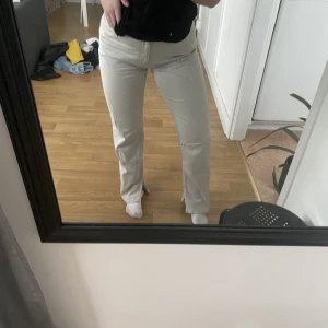 Jeans - Knappt använda