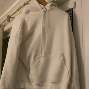 Hoodie  - Mysig hoodie, bra skick. 