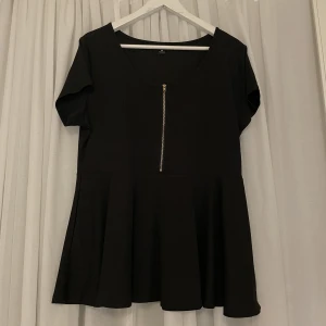 Dragkedja tröja - Helt ny! Oanvänd.