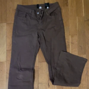 Låga jeans  - Skit snygga jeans använda ett få tal gånger o skulle ha passat ngn i längden 168 typ 