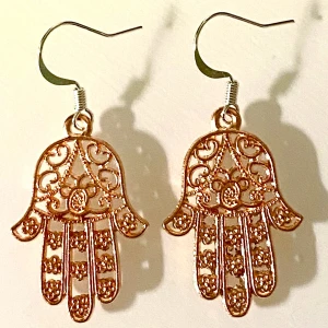 Golden rose örhängen  - Golden rose örhängen. Nickelfria krokar och fri frakt 🪬