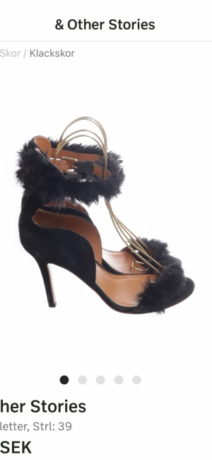a other stories klackar - a other stories klackar storlek 39.  Använda fåtal gånger då jag oftast väljer sneakers. Nypris 900kr 