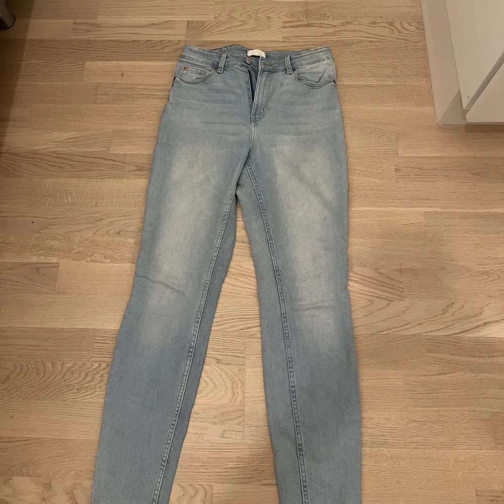 Har bara använt dessa byxor 1 gång . Jeans & Byxor.
