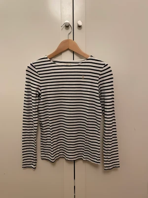 Randig långärmad  - Randig långärmad tröja från HW storlek S. 