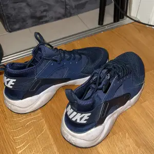 Nike skor använda i mycket gott skick 