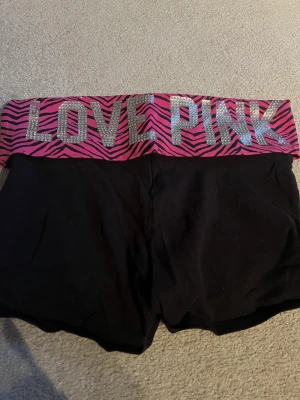 Victoria’s Secret PINK shorts - Victoria’s Secret PINK shorts med strass.