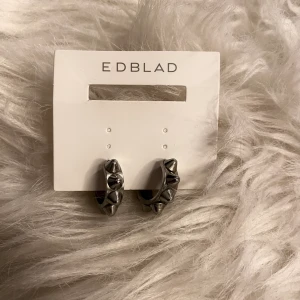 Edblad - Säljer mina nya edblad örhängen, kom aldrig till användning. 💓