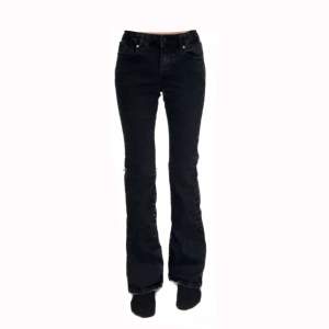 Säljer dessa Bootcut jeans från lager 157 i barnstorlek 160/ xs, säljer de då de är lite stora på mig❤️
