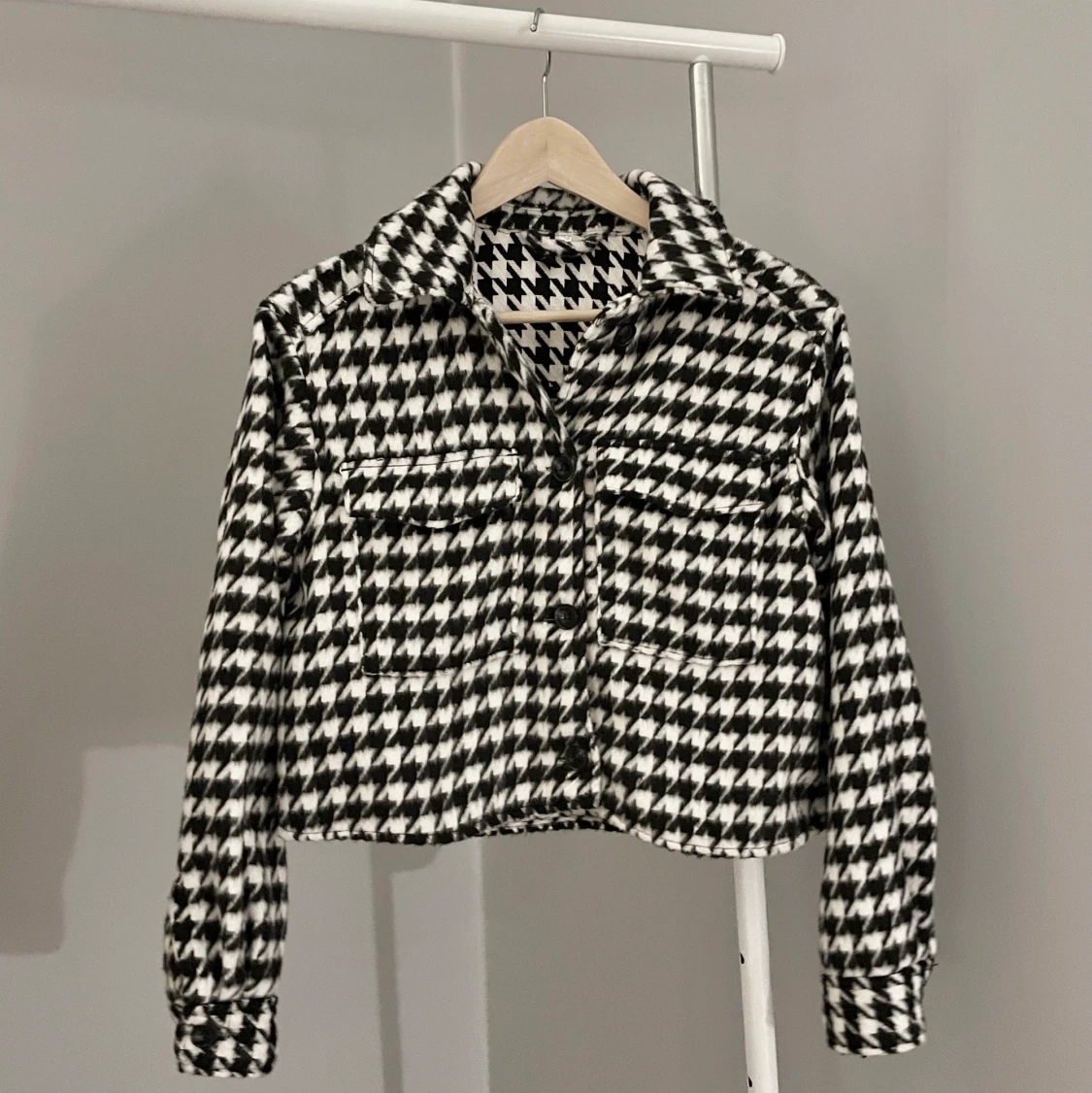 Jacka med hundtandsmönster 