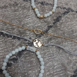 Armband nyskick - 7kr + 12kr frakt endast hjärtat är kvar