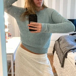 Gullig kjol ifrån Kappahl  - Hejsan! Säljer denna kjolen nu för sommaren är snart över och vill att någon ska få njuta av denna fina kjol de sista! Den är köpt på Kappahl för ungefär 300kr 🤍