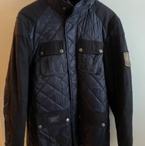 Morris jacka strl L  - Säljer en snygg Morris jacka i strl L  Skickas för 66kr spårbart paket 