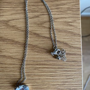 jalsband - halsband jag aldrig använt! Jättefint☺️ Frakt ligger på 12kr