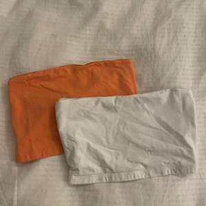 Toppar - Två fina toppar från Gina, en vit (xxs) och en aprikosfärgad (xs) Köp en för 70kr och båda för 120kr! Säljer då de är lite för små för mig! Hör av er vid frågor💓 ‼️TRYCK INTE PÅ KÖP NU‼️ 