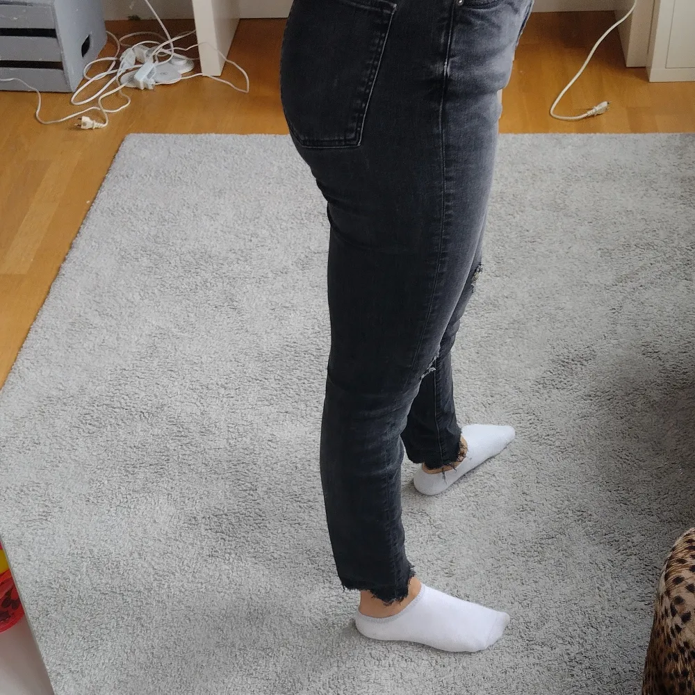Skinny jeans från H&M, as bra passform värda 299kr. Jeans & Byxor.