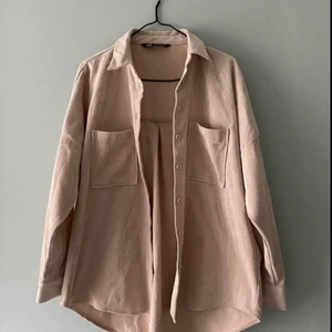 Zara beige skjorta Manchester  - Zara Beige skjorta Manchester. Storlek Xs/s. 
