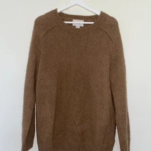 Stickad Tröja - Från H&M edition Riktigt snygg och skön Använd fåtal ggr