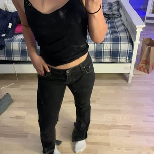 Low Waits jeans  - Säljer dessa sjukt snygga jeans strl 28 eller 29? Pris 190kr💗