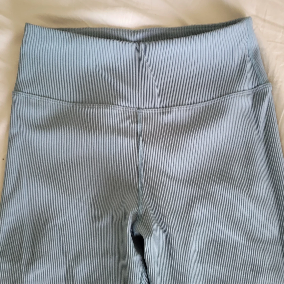 Oanvända träningsbyxor  - 90