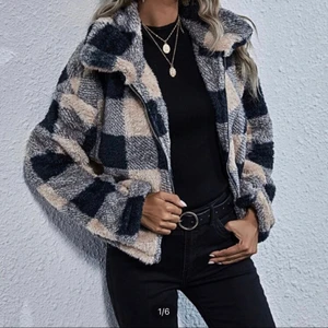 Jacka - Superfin och mjuk jacka från Shein i strl M. Ingen luva eller fickor.