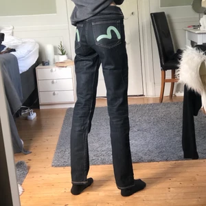 Evisu jeans - Supersnygga jeans från eviau. Raka i modellen