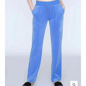 Jucie NYA!! - SÄLJER ÅT EN VÄN! Blåa helt nya jucie i strlk s. Skulle passa Xs med. Lapp finns kvar. Enbart testade men de pssade ej henne. 