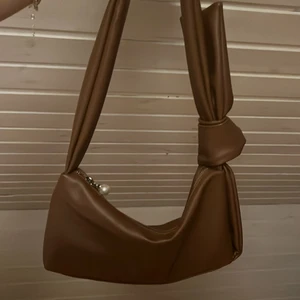 Brun väska - Denna jättefina väskan för 100kr