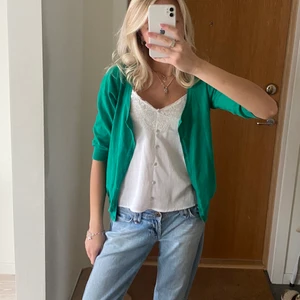 Kofta - Kortärmad/ trekvartsärmad kofta, aldrig använd