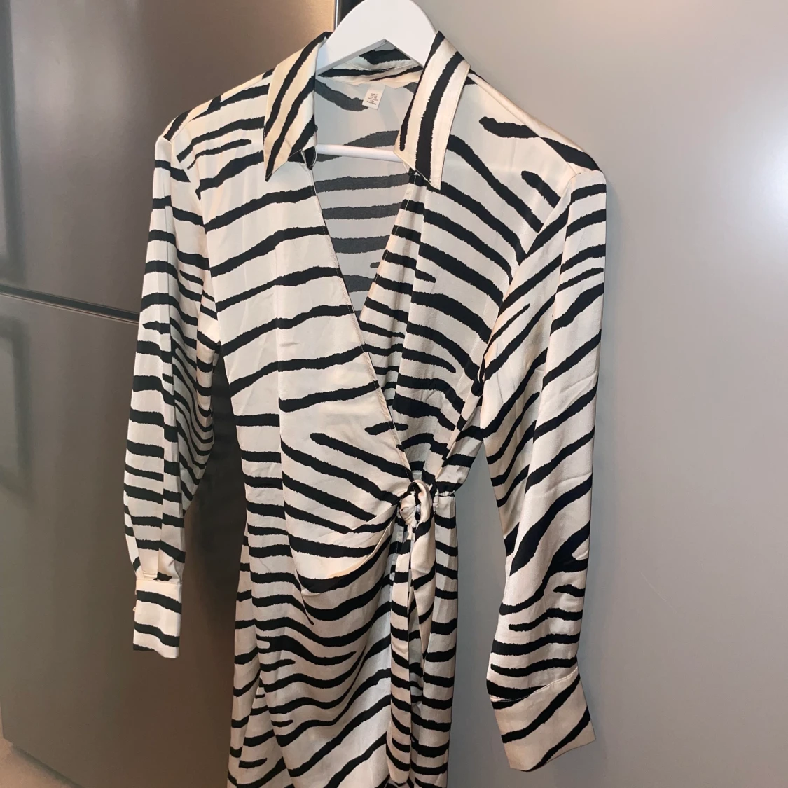 H&M klänning zebra