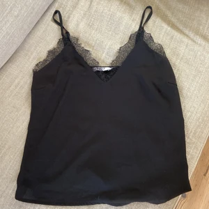 Linne - Helt oanvänt linne från NAKD, storlek 36. Den har aldrig kommit till användning i min ägo och rensas därför ut nu💙 Helt orörd kvalitet och naturligtvis som helt ny.