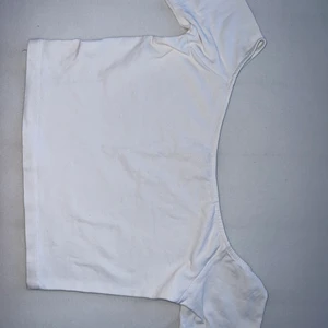 Topp - Två ropar, en svart och en vit som är knappt använd. 130kr för båda