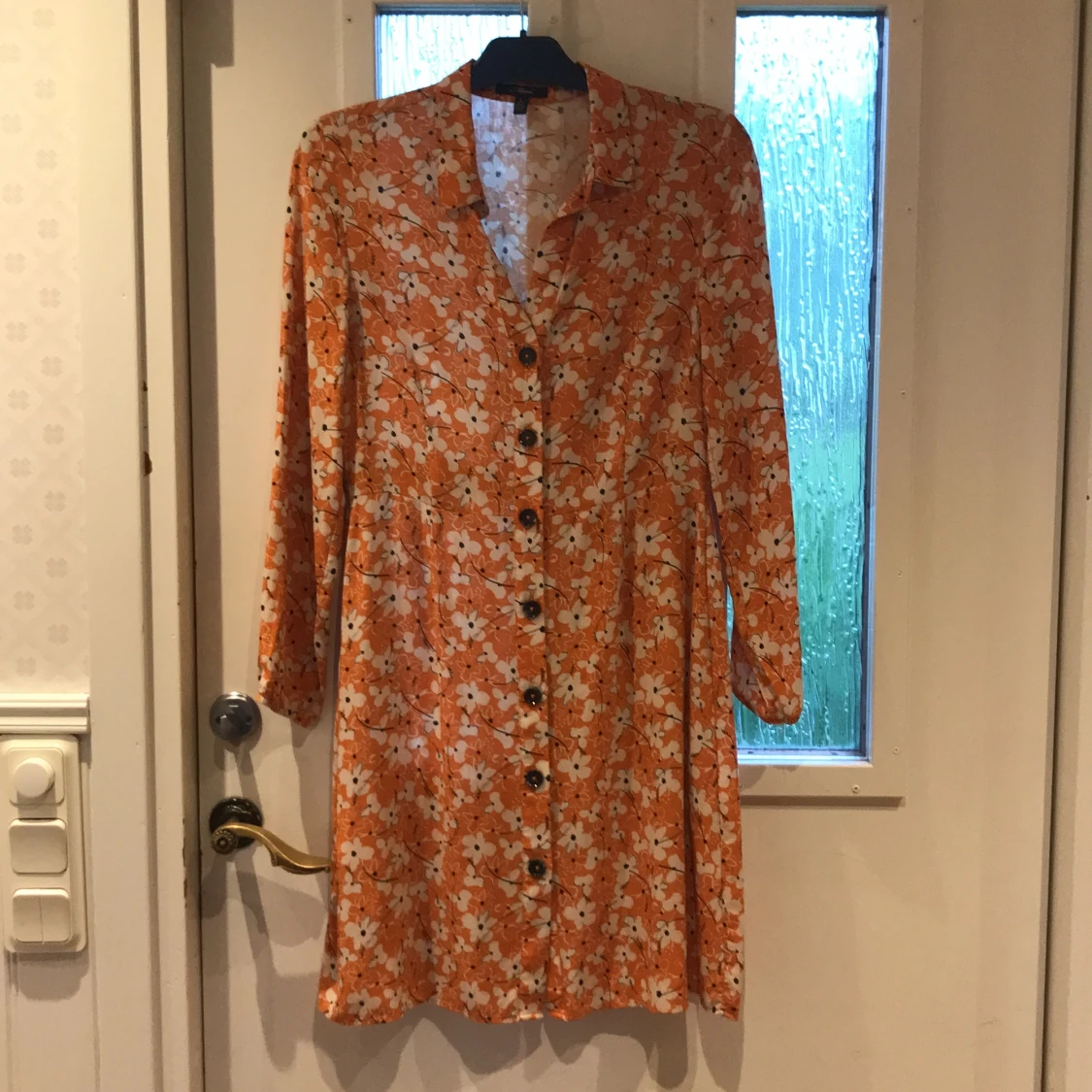 Orange blommig klänning Stl S - 91