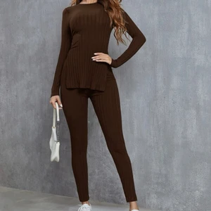 Ribbat set i brunt  - Tvådelat ribbstickad set i brunt xs