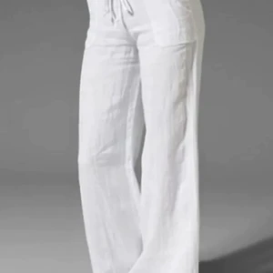 Linnebyxor - Hejj!! Säljer dessa snygga linnebyxor, helt oanvända då de inte passar💕💕 köpare står för frakt:) Kontakta vid intresse 