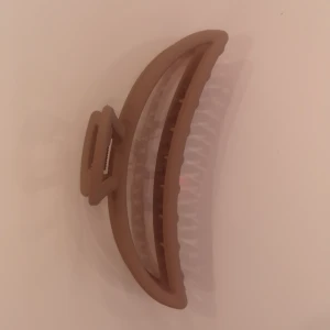 ✨Hair Claw✨ - Hair claw. Den är HELT oanvänd. 