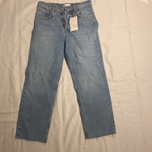 Helt nytt jeans från Zara - Mått:38 Helt nytt 