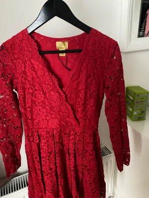 Klänning - Klänningen har är använd en gång