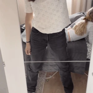 Zara jeans - Dem populära Mid waist zara jeansen!❤️ Dom är nästan helt nya!!