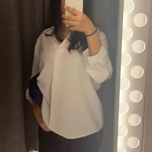 Skjorta - Fin skjorta, använd 1 gång! Storlek S men är lite oversized