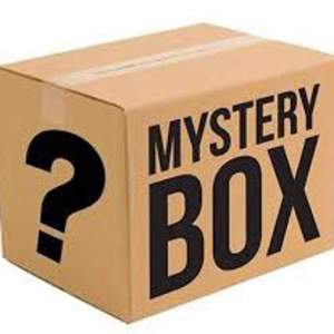 Begränsat antal mystery boxes, värdet ligger på runt 100-150kr.  En mystery box kan innehålla några kristaller samt olika rökelser 💓😇!läs bio!