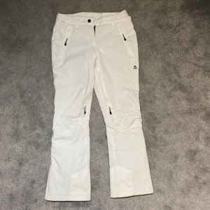 Vita skidbyxor - Vita skidbyxor märket Völkl.  Stl 40 men mer åt 38.