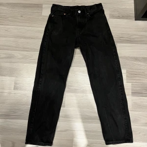 Jeans - Washed svarta jeans 