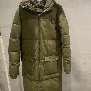 Lång jacka - Object OBJZHANNA L/S LONG JACKET. Sparsamt använd i nyskick, köpt för 799 på Boozt.com