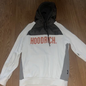 Hoodrich kofta  - Hoodrich kofta i bra skick storlek M. 