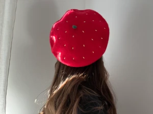 Världens sötaste basker 🍓  - Sötaste baskern från Monki. Endast testad några gånger och är slutsåld. 