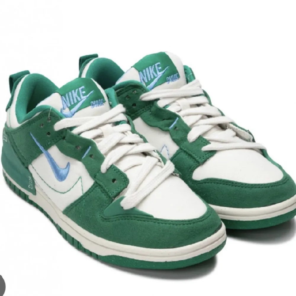 SÖKER gröna Nike dunks som de på bilden!! Pris kan diskuteras!!. Skor.
