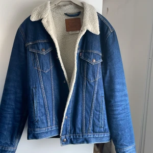 Type 3 Sherpa Truckerjacka - Sällan använd Färg - rockridge blå