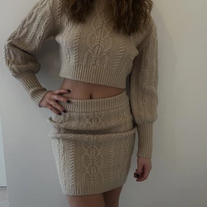 Stickat set - Fint stickat set från na-kd💗 st Xs men den har stretch så det pssar en S också. (Köparen står för frakt)