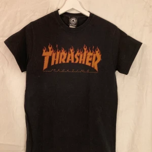 Trasher T-shirt  - T-shirt i väldigt fin passform men får tyvärr ingen användning för den.