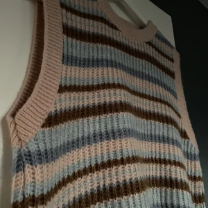 Stickad väst - Stickad väst från Mango. Använd en gång. Storlek S. 